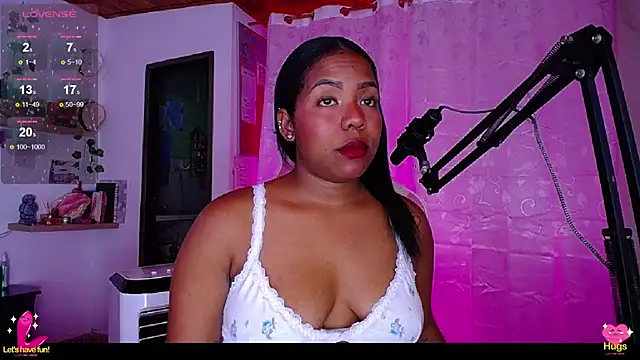 Snapshot of samanthaabloom chatting on January 2025 12:53:01 AM samanthaabloom online show from January 2025 12:53:01 AM