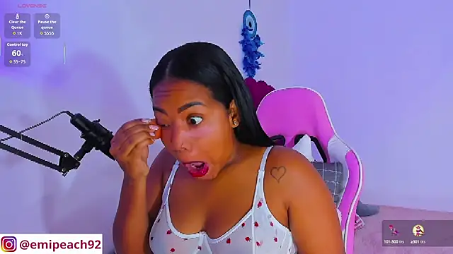 Snapshot of samanthaabloom chatting on October 2025 12:13:01 AM samanthaabloom online show from October 2025 12:13:01 AM