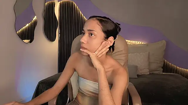 hot little bunny online show from February 2026 09:33:01 PM