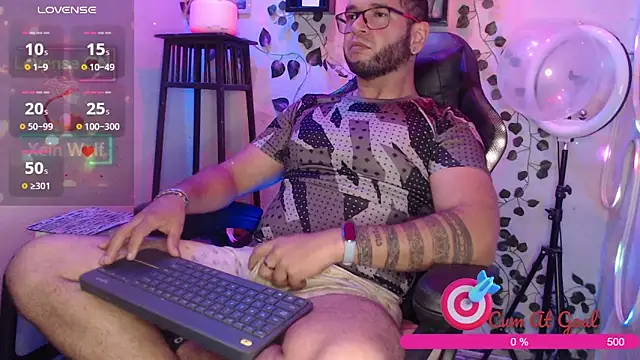 Snapshot of Xein_WoIf chatting on February 2026 01:11:02 AM Xein WoIf online show from February 2026 01:11:02 AM