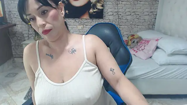 Snapshot of AlissonTyler4u chatting on April 2026 05:03:01 AM AlissonTyler4u online show from April 2026 05:03:01 AM