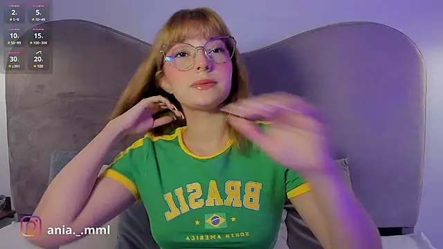 Snapshot of Ania_jones chatting on January 2025 08:06:02 PM Ania jones online show from January 2025 08:06:02 PM