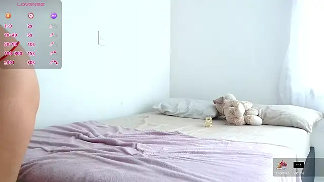 Snapshot of Ania_jones chatting on October 2025 08:40:02 PM Ania jones online show from October 2025 08:40:02 PM