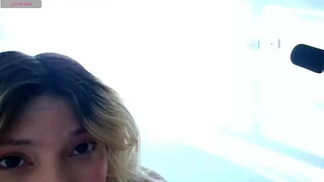 Snapshot of Ania_jones chatting on October 2025 09:39:01 PM Ania jones online show from October 2025 09:39:01 PM