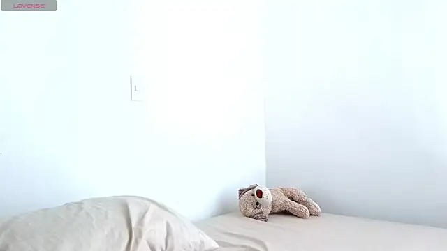 Snapshot of Ania_jones chatting on November 2025 06:21:01 PM Ania jones online show from November 2025 06:21:01 PM