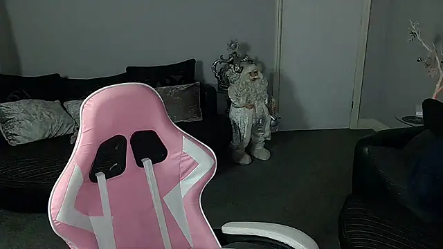 Red firesquirt online show from December 2024 02:39:01 PM