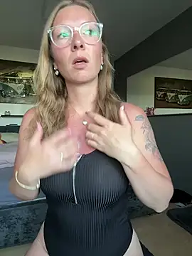 BunnyDiamond1 online show from May 2026 05:10:02 PM