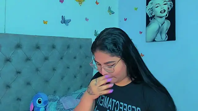 Snapshot of mabellfox chatting on December 2024 05:01:02 PM mabellfox online show from December 2024 05:01:02 PM