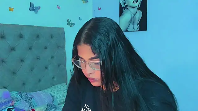 Snapshot of mabellfox chatting on December 2024 09:50:02 PM mabellfox online show from December 2024 09:50:02 PM