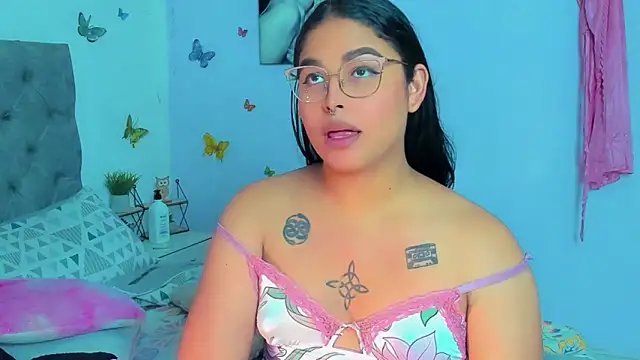 Snapshot of mabellfox chatting on January 2025 05:56:01 PM mabellfox online show from January 2025 05:56:01 PM