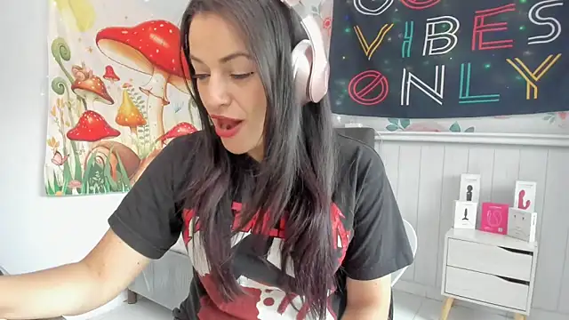 Snapshot of LovelyAzucena chatting on October 2025 02:56:02 PM LovelyAzucena online show from October 2025 02:56:02 PM