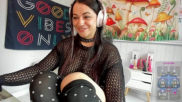 Snapshot of LovelyAzucena chatting on November 2025 01:56:02 PM LovelyAzucena online show from November 2025 01:56:02 PM