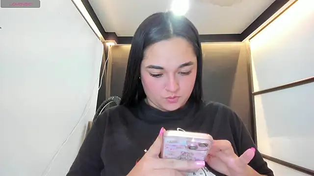 Snapshot of CelesteBrucee chatting on February 2025 08:10:01 PM CelesteBrucee online show from February 2025 08:10:01 PM