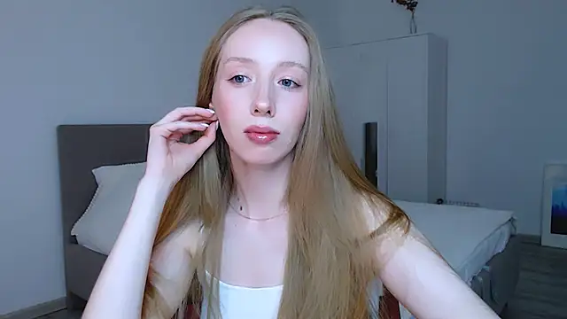 Luna insniity online show from December 2024 07:38:02 PM