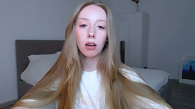 Luna insniity online show from December 2024 08:15:01 PM