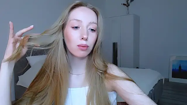 Luna insniity online show from February 2025 08:14:02 PM