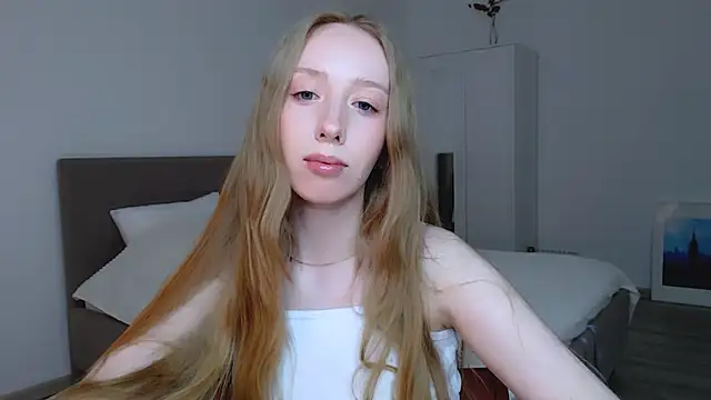 Luna insniity online show from February 2025 07:28:01 PM