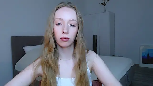 Luna insniity online show from February 2025 10:54:01 PM