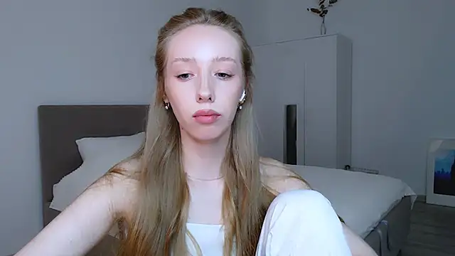 Luna insniity online show from February 2025 06:56:02 PM