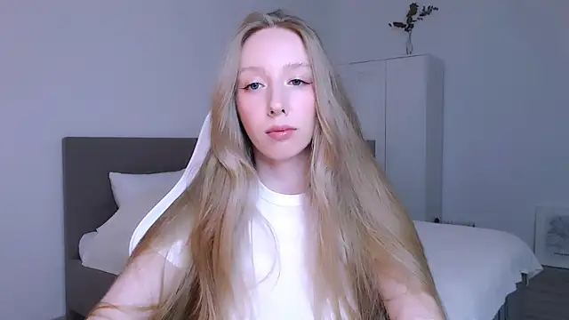 Luna insniity online show from November 2025 08:07:01 PM