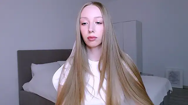 Luna insniity online show from February 2026 08:25:01 PM