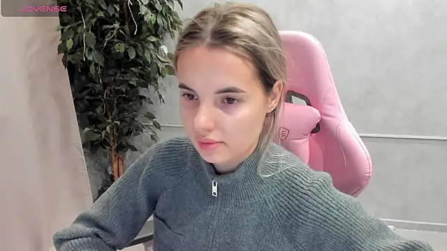 Donna Evans online show from March 2025 12:00:01 AM