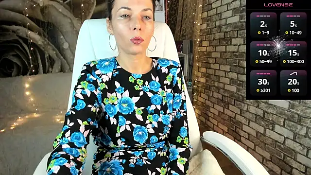 Snapshot of Eva_Melow chatting on December 2024 05:55:01 PM Eva Melow online show from December 2024 05:55:01 PM