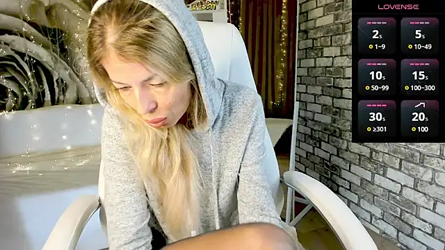 Snapshot of Eva_Melow chatting on February 2025 05:13:02 PM Eva Melow online show from February 2025 05:13:02 PM