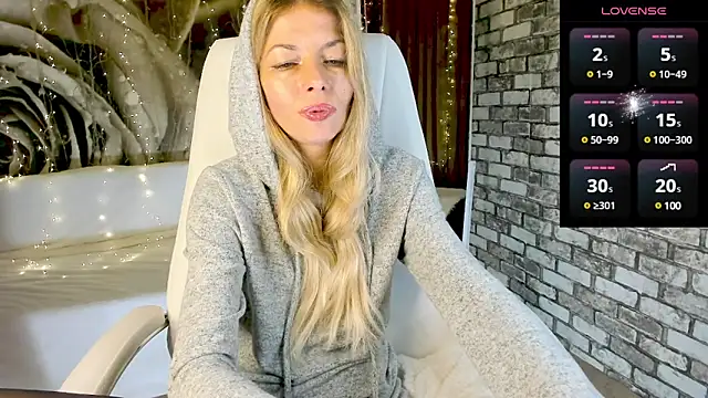 Snapshot of Eva_Melow chatting on February 2025 08:20:02 PM Eva Melow online show from February 2025 08:20:02 PM