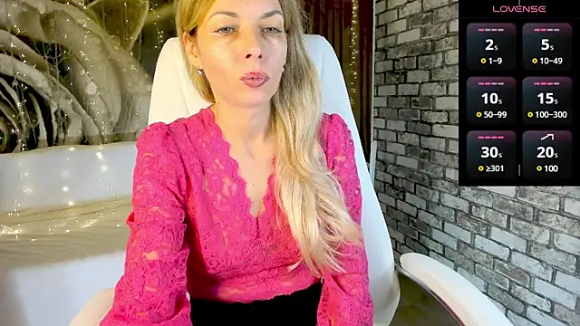 Snapshot of Eva_Melow chatting on March 2025 09:37:02 PM Eva Melow online show from March 2025 09:37:02 PM