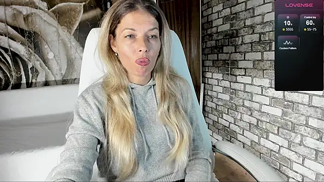 Snapshot of Eva_Melow chatting on September 2025 03:06:02 PM Eva Melow online show from September 2025 03:06:02 PM