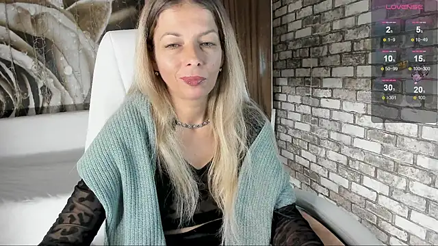 Snapshot of Eva_Melow chatting on September 2025 02:11:02 PM Eva Melow online show from September 2025 02:11:02 PM