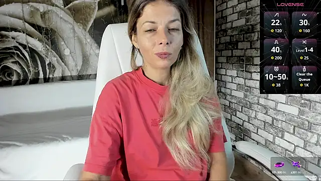 Snapshot of Eva_Melow chatting on October 2025 04:13:02 PM Eva Melow online show from October 2025 04:13:02 PM