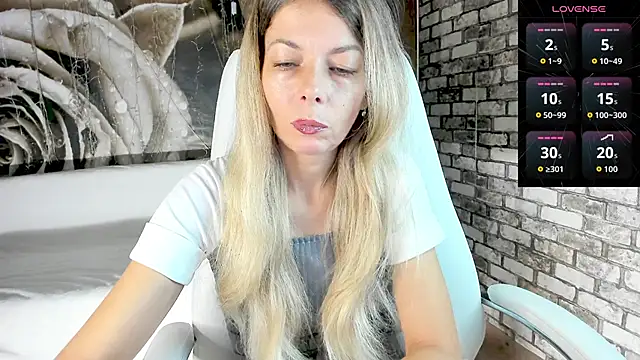 Snapshot of Eva_Melow chatting on October 2025 02:15:02 PM Eva Melow online show from October 2025 02:15:02 PM