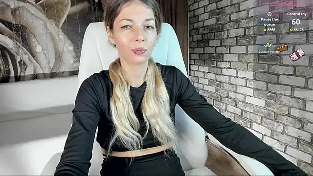 Snapshot of Eva_Melow chatting on November 2025 12:18:02 PM Eva Melow online show from November 2025 12:18:02 PM