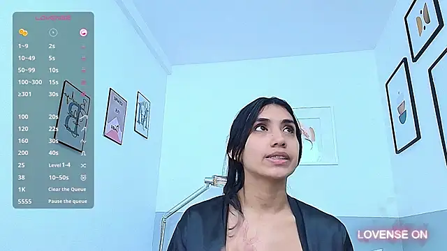 littlee emilyy  online show from December 2024 10:12:01 PM