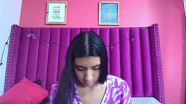 littlee emilyy  online show from December 2024 06:10:01 PM