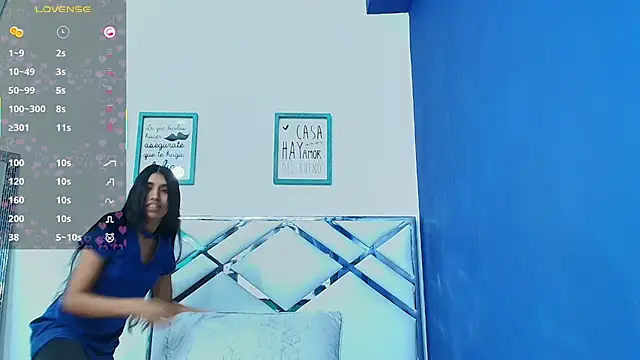 littlee emilyy  online show from February 2025 03:00:02 AM