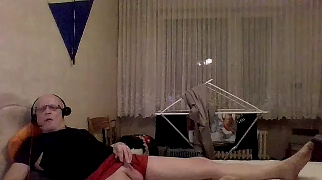 Snapshot of HornyRalfi55 chatting on February 2025 09:50:01 PM HornyRalfi55 online show from February 2025 09:50:01 PM