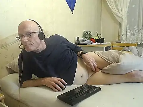 Snapshot of HornyRalfi55 chatting on February 2026 05:07:02 PM HornyRalfi55 online show from February 2026 05:07:02 PM