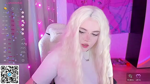 Snapshot of SelenaCute chatting on May 2026 04:28:02 AM SelenaCute online show from May 2026 04:28:02 AM