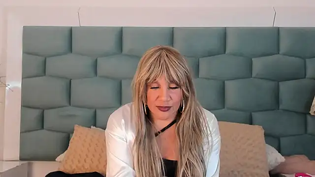 MiaMancini online show from May 2026 09:43:01 PM