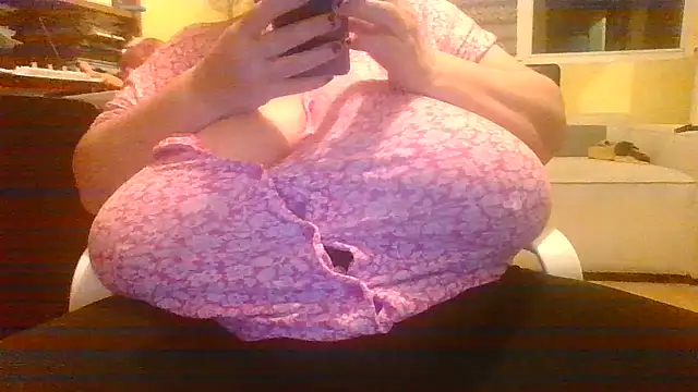 Snapshot of Nataliesbestjuggs chatting on October 2025 08:42:01 PM Nataliesbestjuggs online show from October 2025 08:42:01 PM