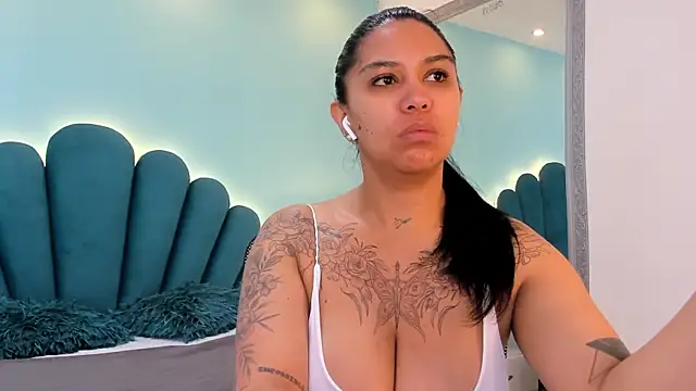 sharlott18 online show from January 2026 12:54:01 PM