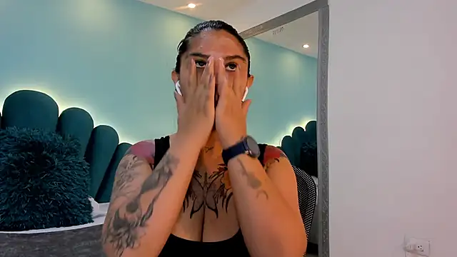 sharlott18 online show from February 2026 02:49:01 PM