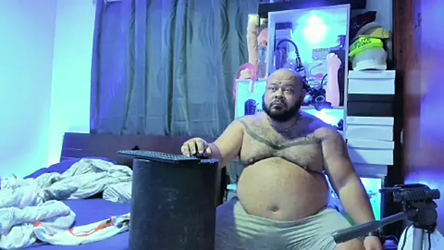 Snapshot of Latino_bigcock chatting on February 2025 10:37:01 PM Latino bigcock online show from February 2025 10:37:01 PM