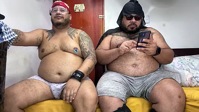 Snapshot of Latino_bigcock chatting on October 2025 06:26:02 AM Latino bigcock online show from October 2025 06:26:02 AM