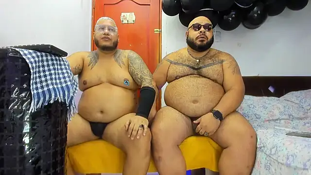 Snapshot of Latino_bigcock chatting on November 2025 12:33:01 AM Latino bigcock online show from November 2025 12:33:01 AM