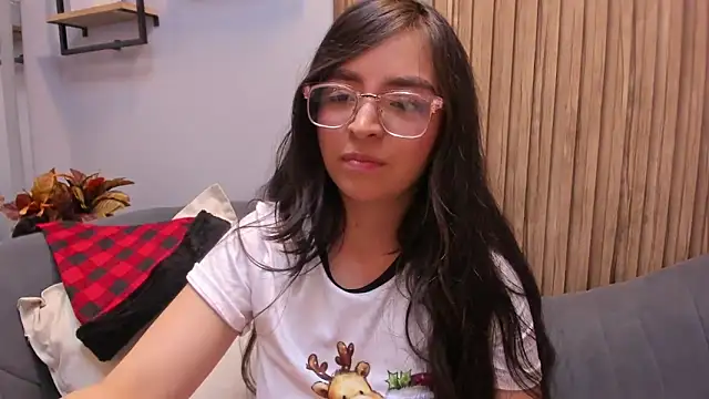 Snapshot of Eva_Macalliter chatting on December 2024 07:06:02 AM Eva Macalliter online show from December 2024 07:06:02 AM