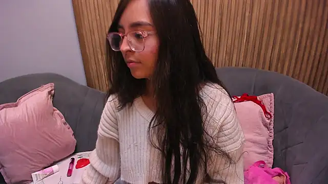 Snapshot of Eva_Macalliter chatting on December 2024 04:15:02 AM Eva Macalliter online show from December 2024 04:15:02 AM